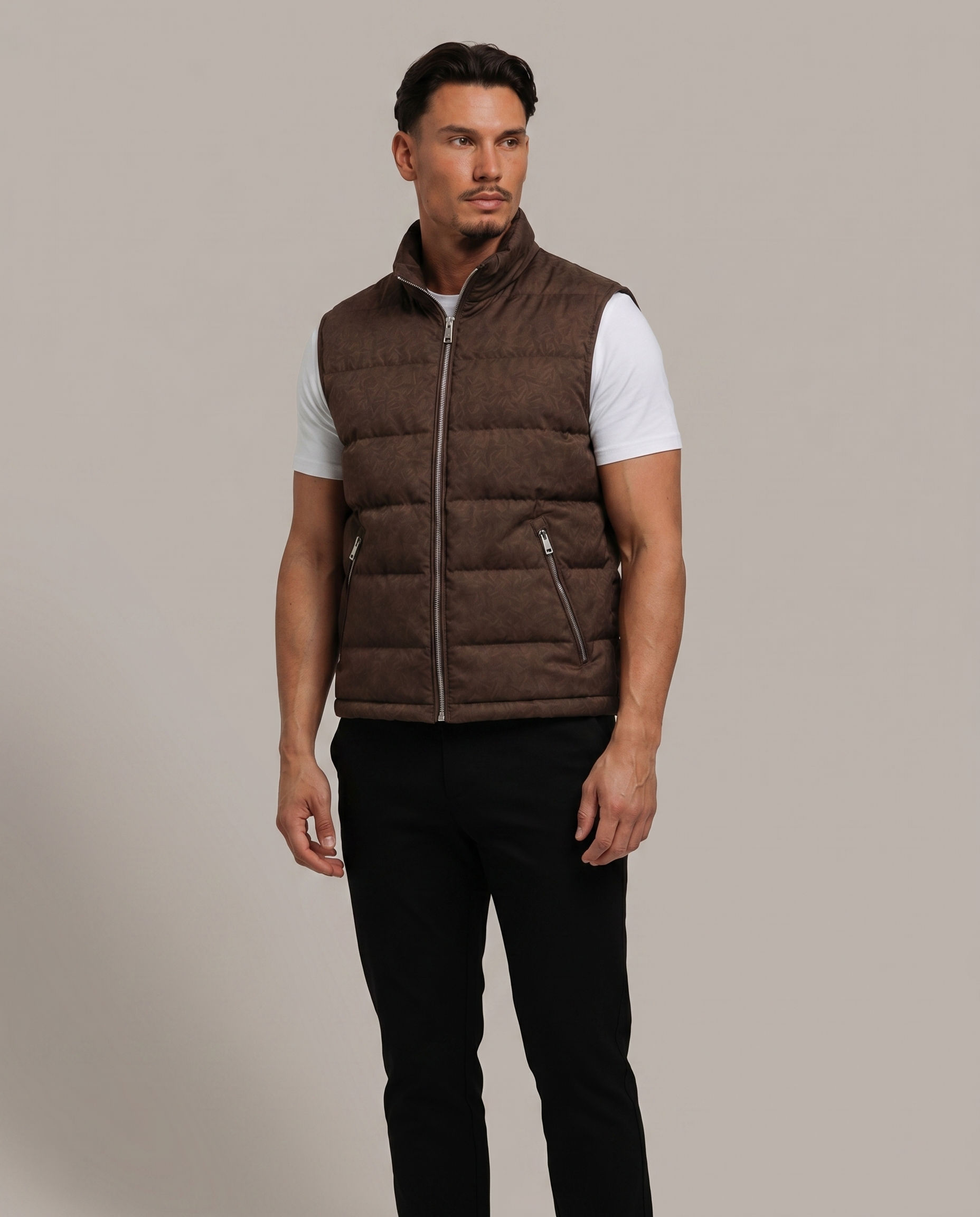 BASE BODYWARMER BROWN - studio op model
