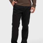 ESSENTIALS PANTS BLACK - studio schuin voor