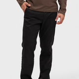ESSENTIALS PANTS BLACK - studio schuin voor
