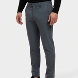 Essential Pants Dark Grey - model zij