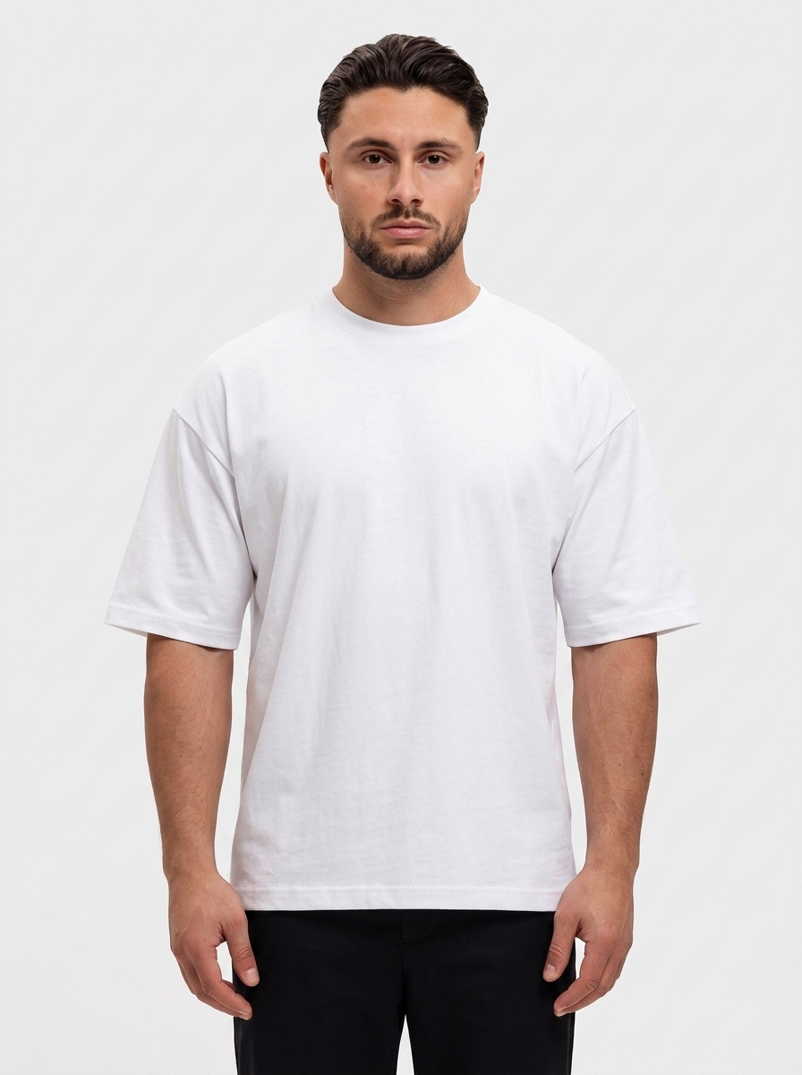 Oversized Cotton T-Shirt White — voorkant, Calvin (1,83 m) draagt maat S