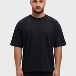 Oversized Cotton T-Shirt Black — voorkant, Calvin (1,83 m) draagt maat S