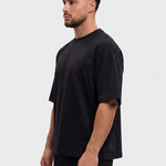 Oversized Cotton T-Shirt Black — zijkant, oversized fit met dropped shoulders