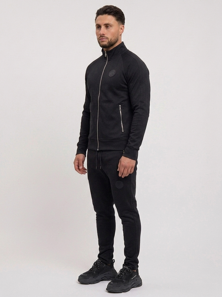 Mayor Tracksuit Black - zijkant studio