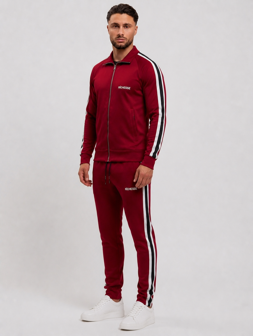 Hollywood Red Tracksuit - zijkant studio