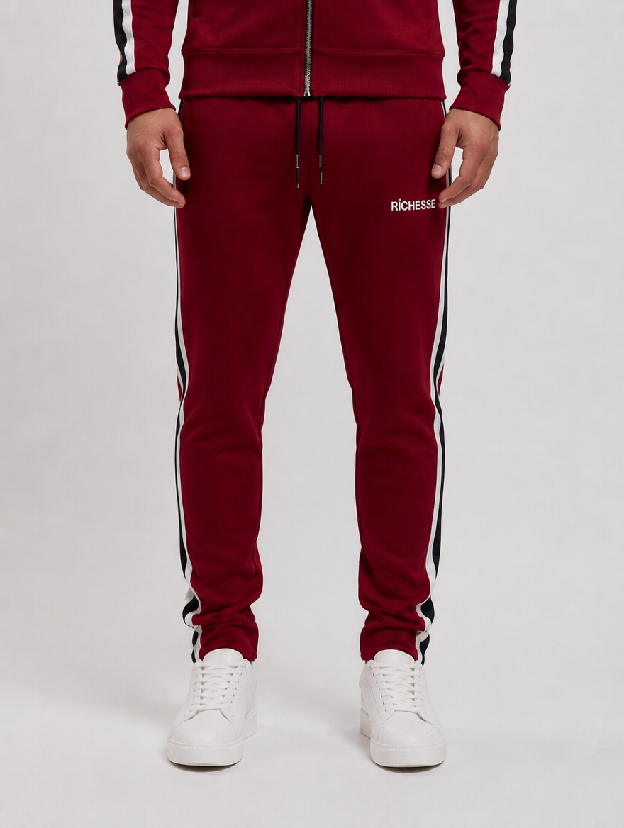 Hollywood Red Tracksuit - broek voorkant studio