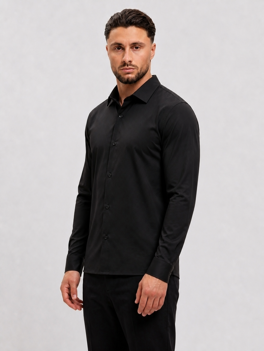Deluxe Shirt Black - zijkant studio