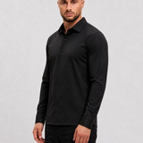 Deluxe Shirt Black - zijkant studio