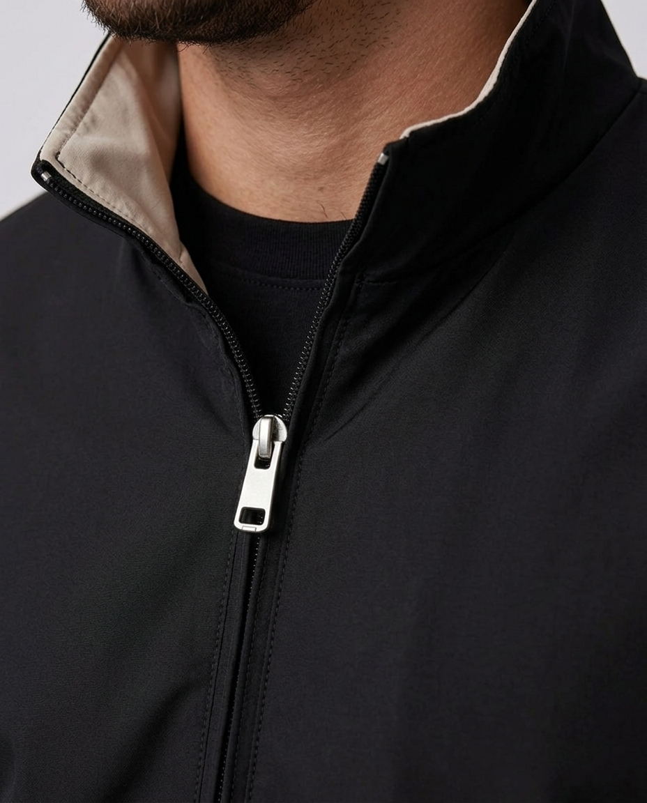 Core Jacket Black - detail kraag en rits