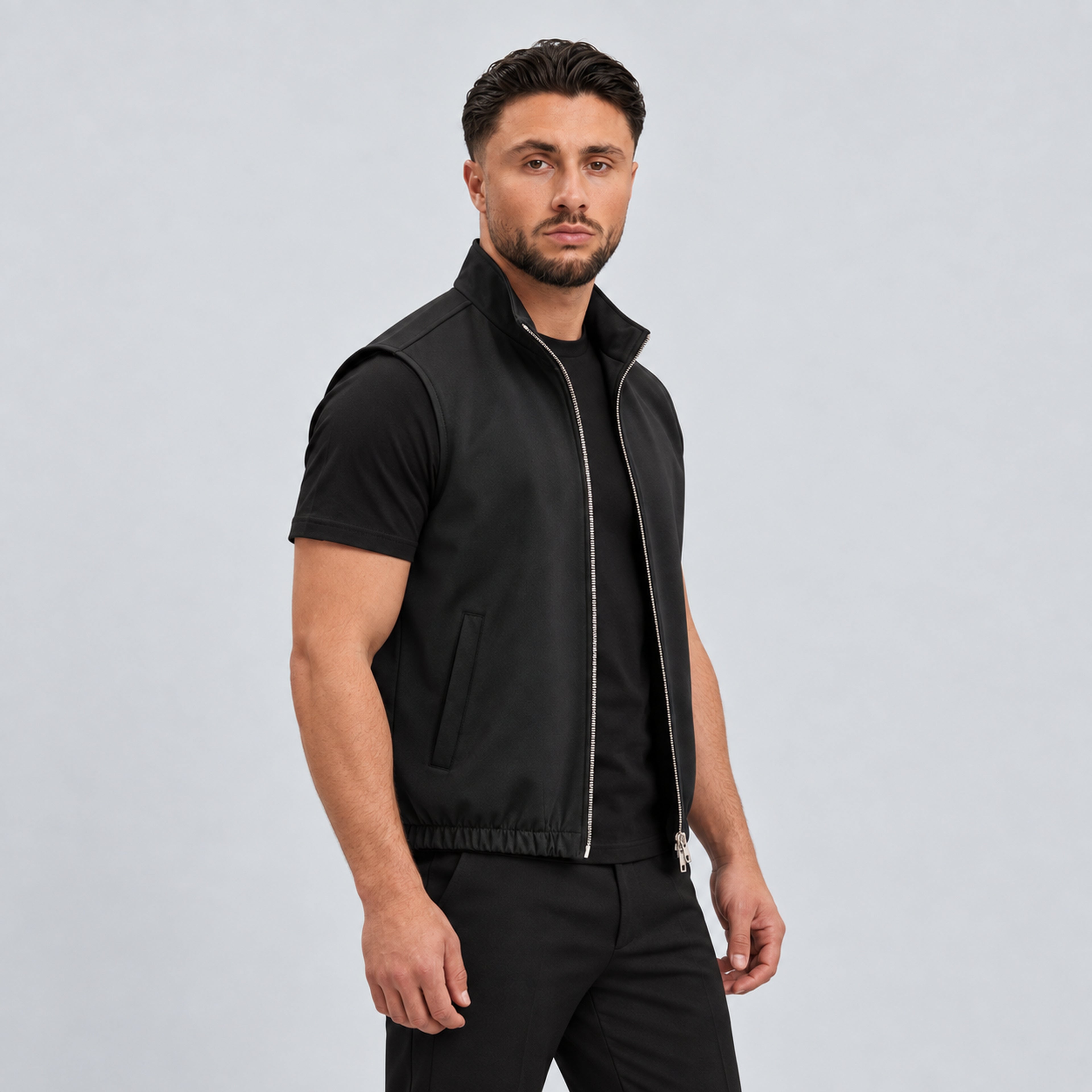 MONZA bodywarmer zwart – schuin zijkant op model