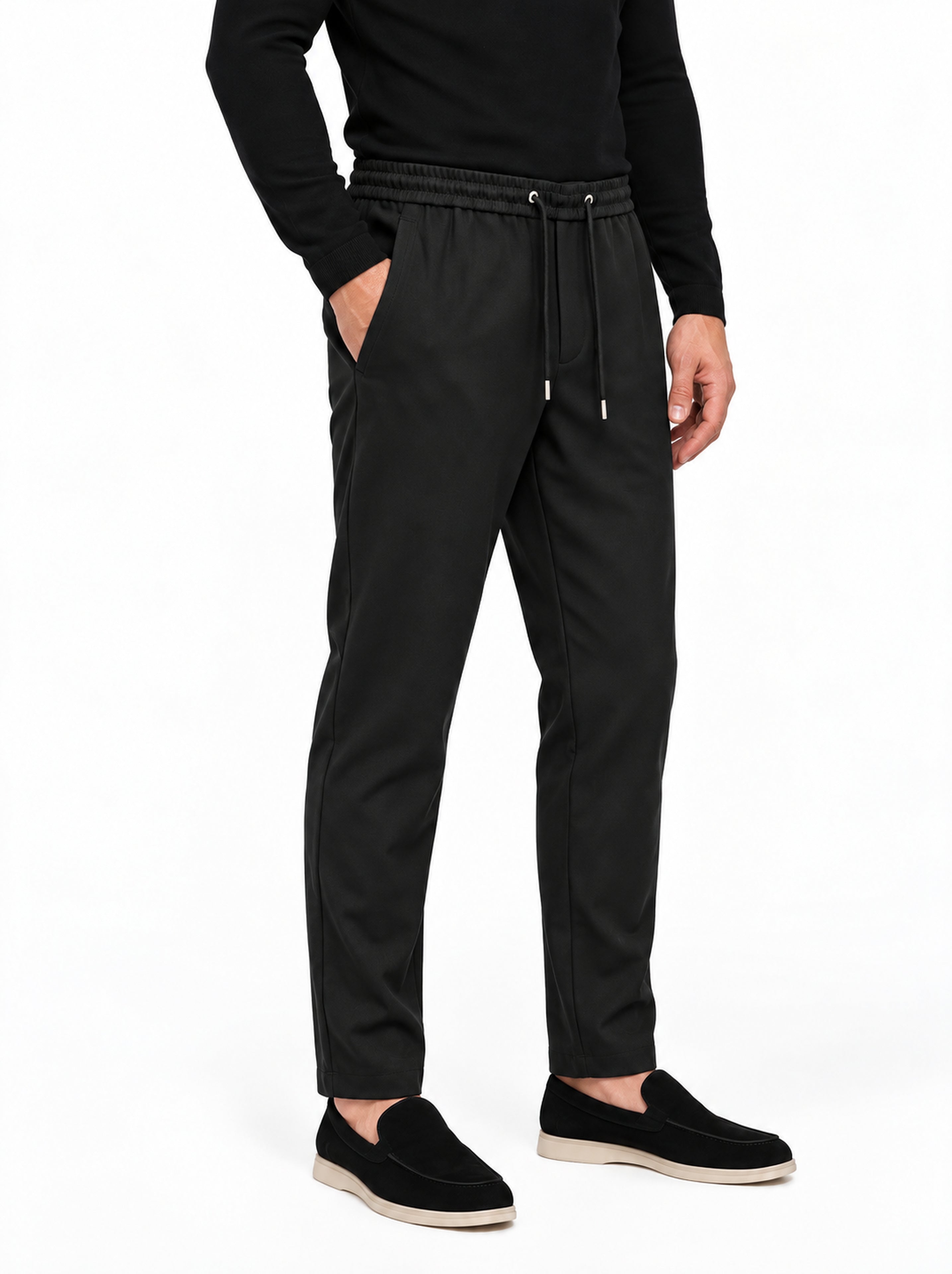 MONZA pants zwart – schuin zijkant op model